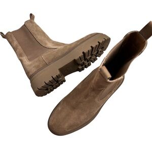 ZARA Women’s Suede Chelsea Boots Tan
Chunky Sole Side Elastic Goring 37 (US 6.5)